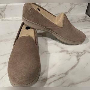 NWT! Skechers Slip-Ins On The Go Flex Tan 9.5